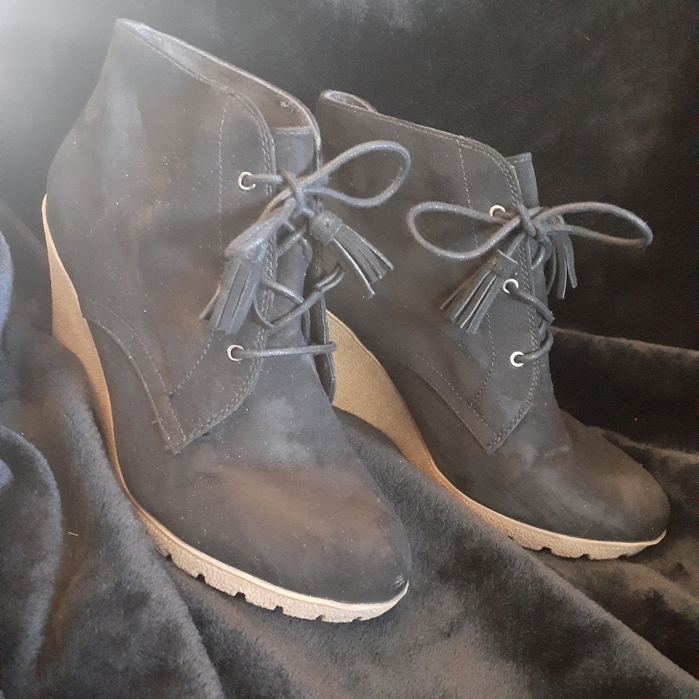 Wedged heeled boots